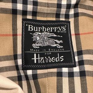 Burberry Women Trench Coat. Good condition. Little stains on collar.